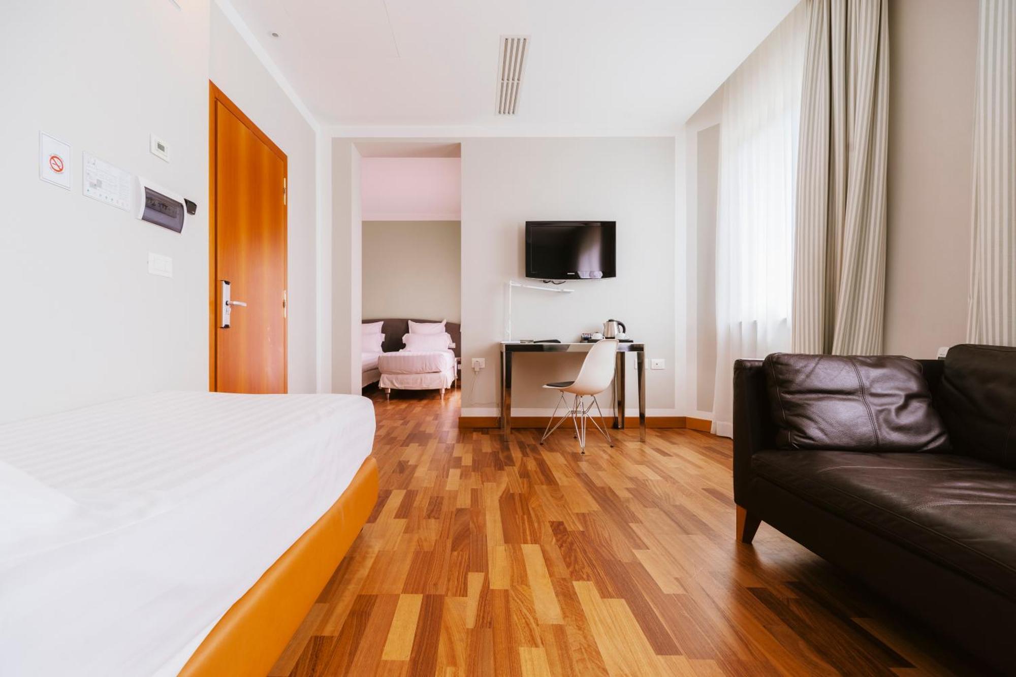 צ'יביטאנובה מארקה Hotel Miramare מראה חיצוני תמונה