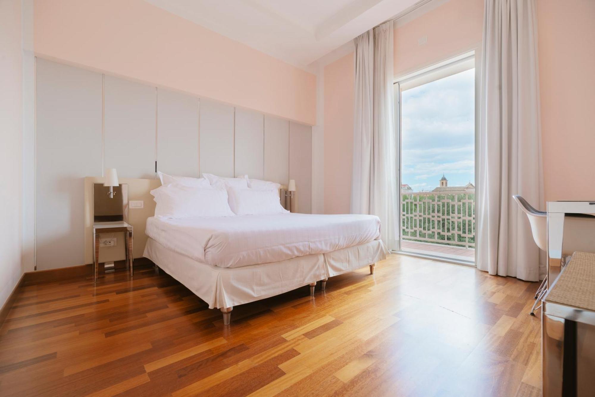 צ'יביטאנובה מארקה Hotel Miramare מראה חיצוני תמונה