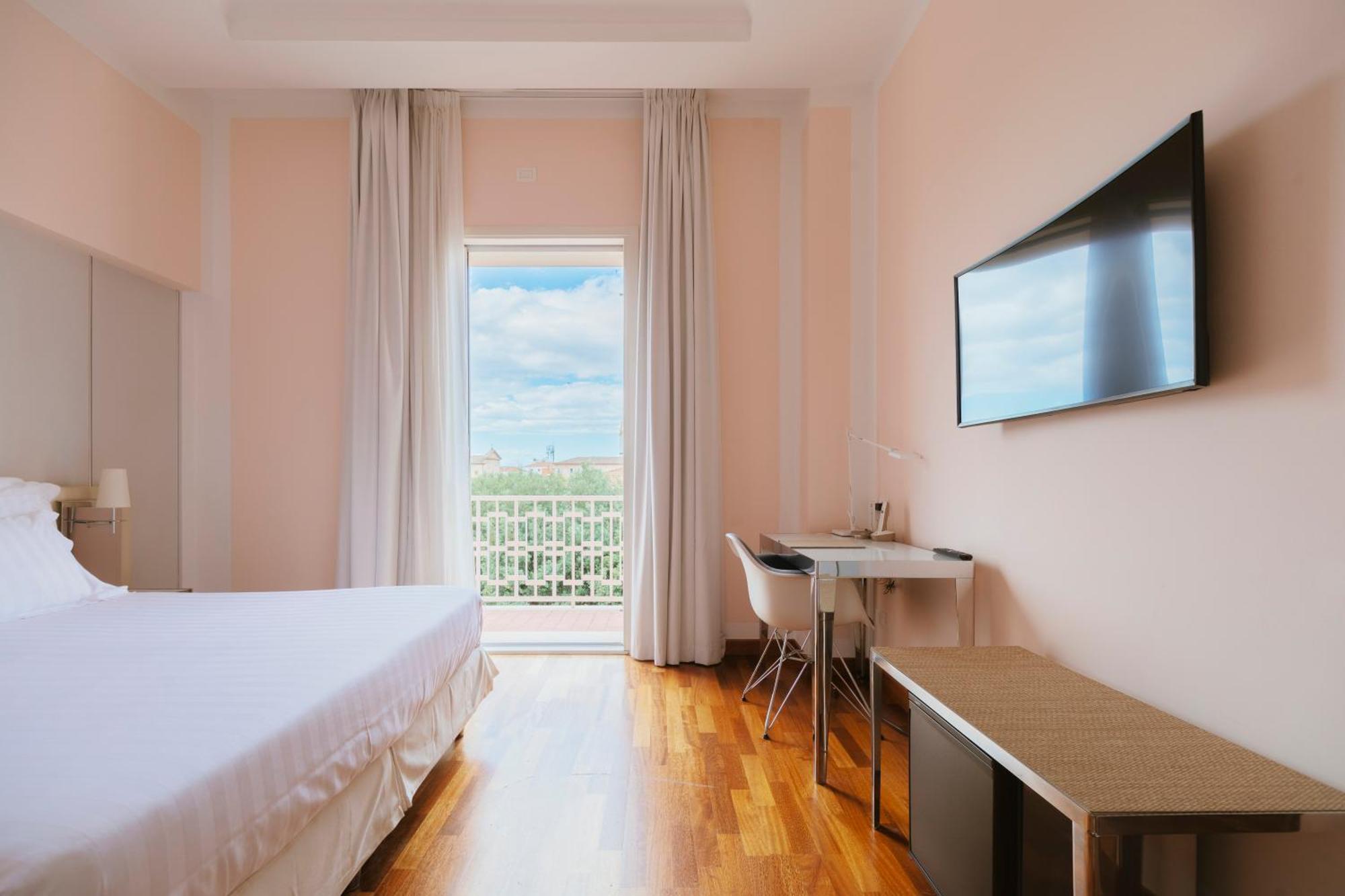 צ'יביטאנובה מארקה Hotel Miramare מראה חיצוני תמונה