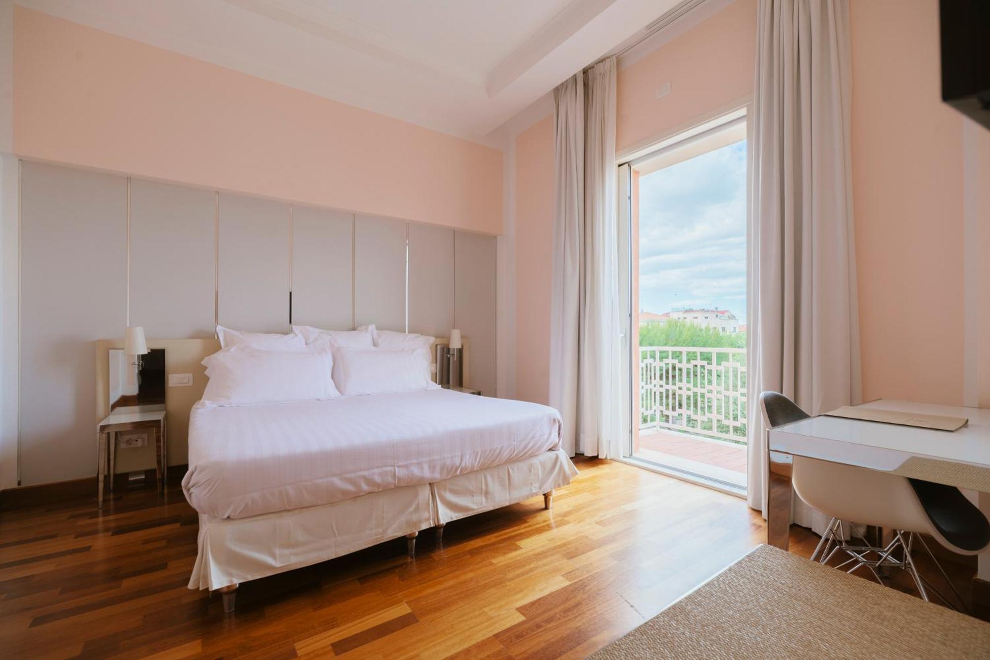 צ'יביטאנובה מארקה Hotel Miramare מראה חיצוני תמונה