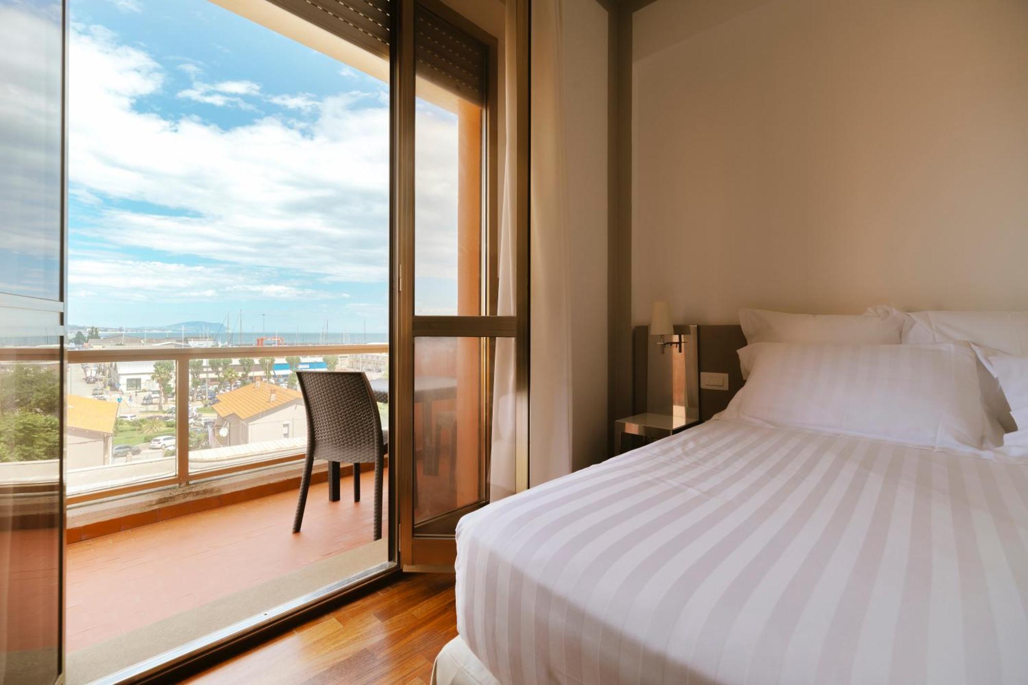 צ'יביטאנובה מארקה Hotel Miramare מראה חיצוני תמונה