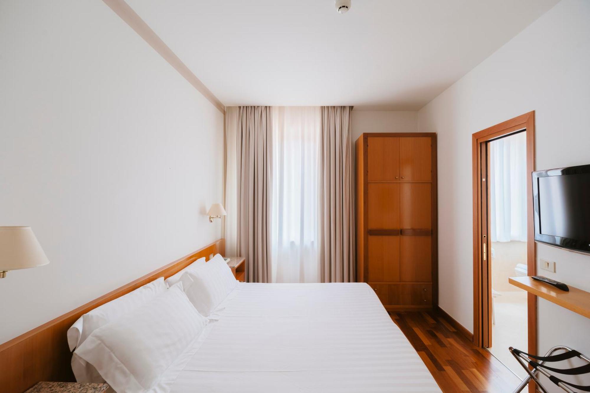 צ'יביטאנובה מארקה Hotel Miramare מראה חיצוני תמונה