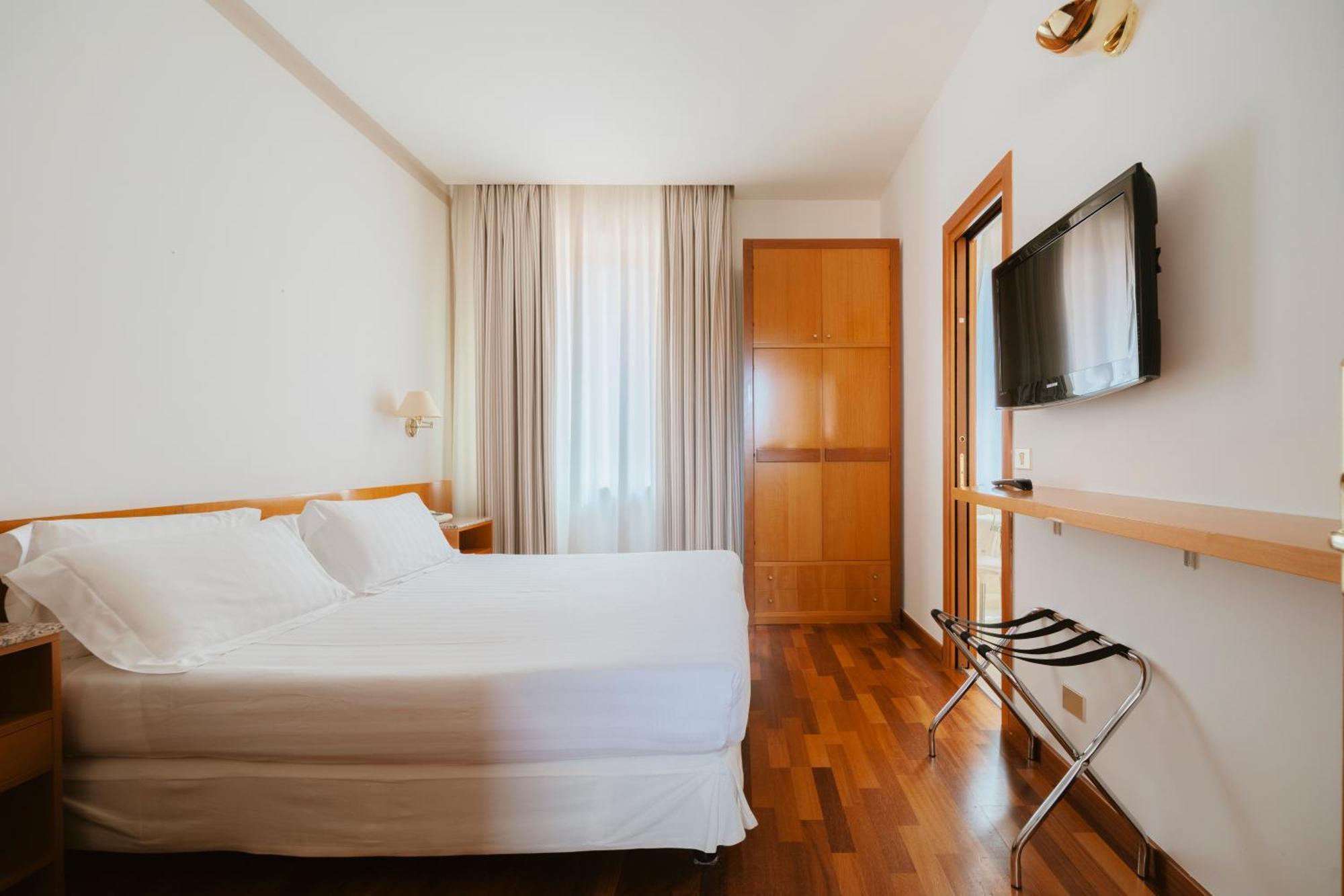 צ'יביטאנובה מארקה Hotel Miramare מראה חיצוני תמונה