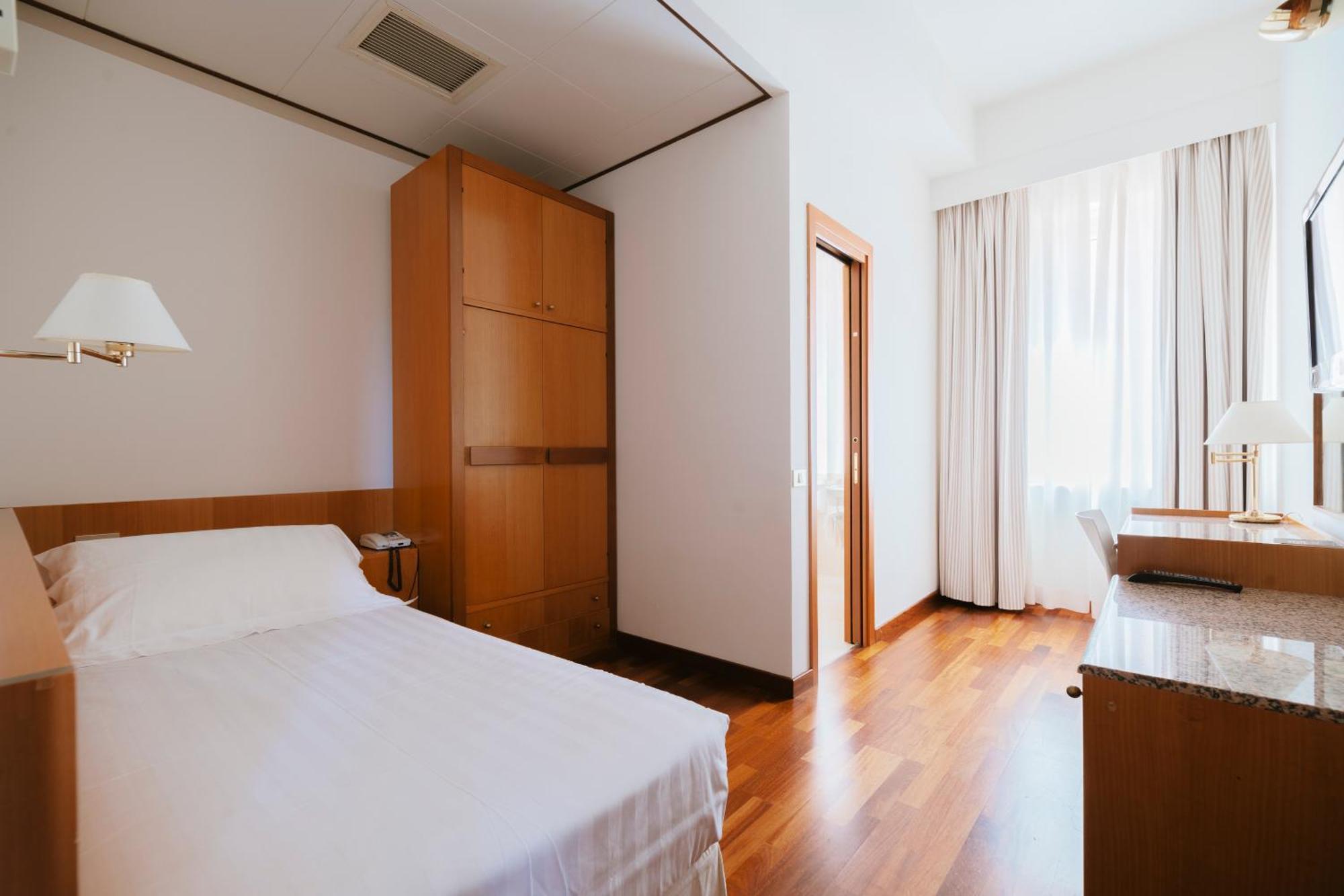 צ'יביטאנובה מארקה Hotel Miramare מראה חיצוני תמונה