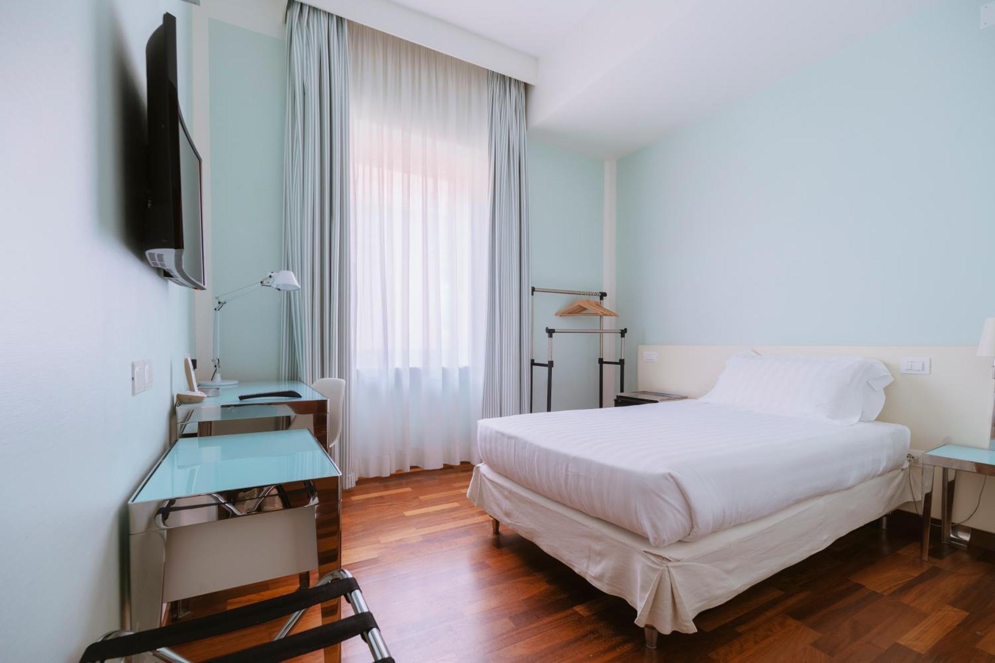 צ'יביטאנובה מארקה Hotel Miramare מראה חיצוני תמונה