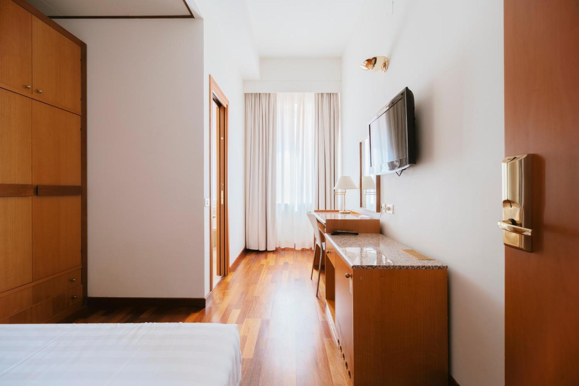 צ'יביטאנובה מארקה Hotel Miramare מראה חיצוני תמונה