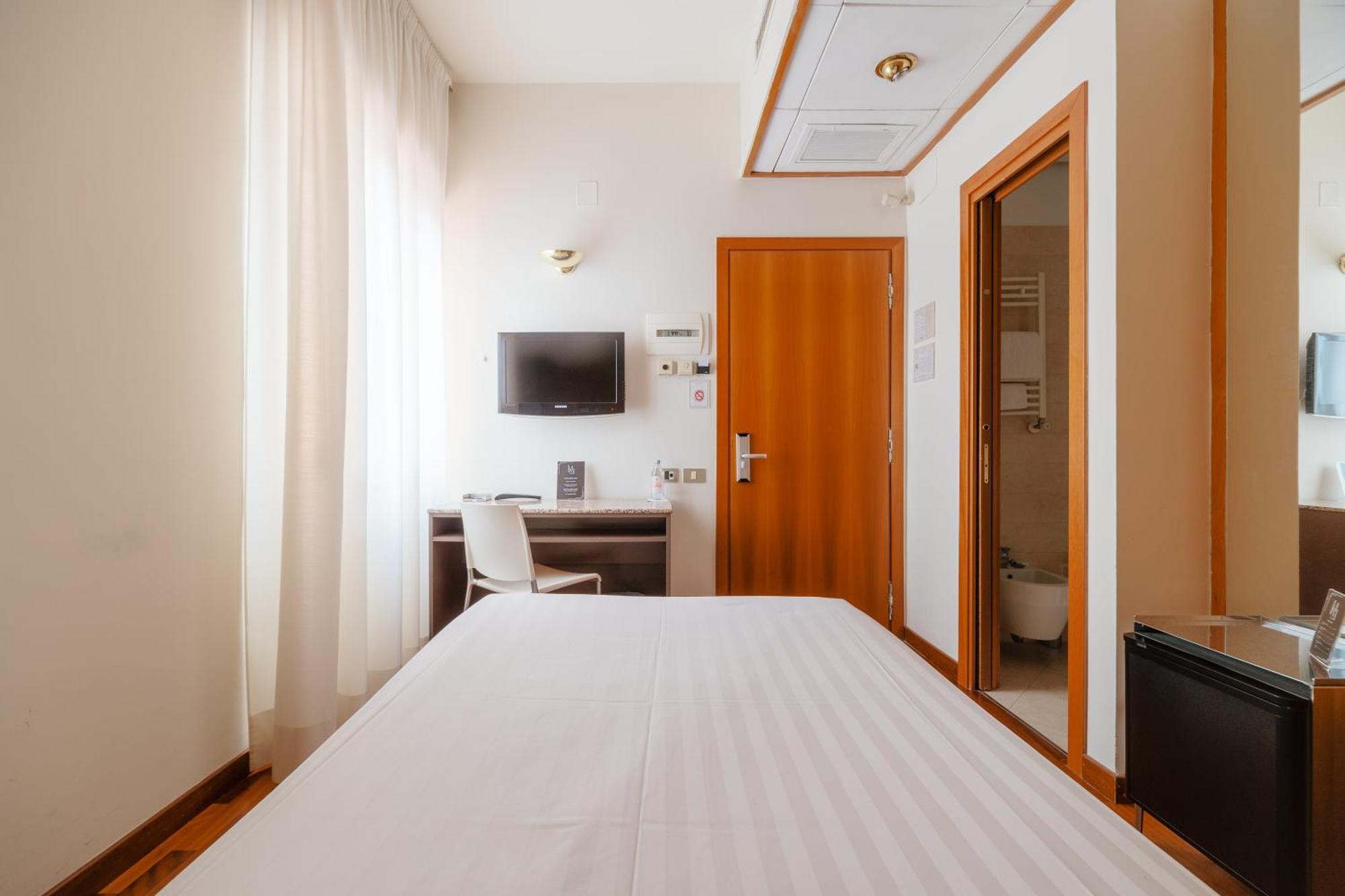 צ'יביטאנובה מארקה Hotel Miramare מראה חיצוני תמונה
