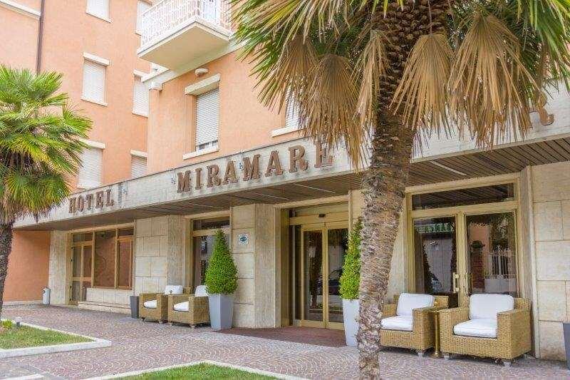צ'יביטאנובה מארקה Hotel Miramare מראה חיצוני תמונה